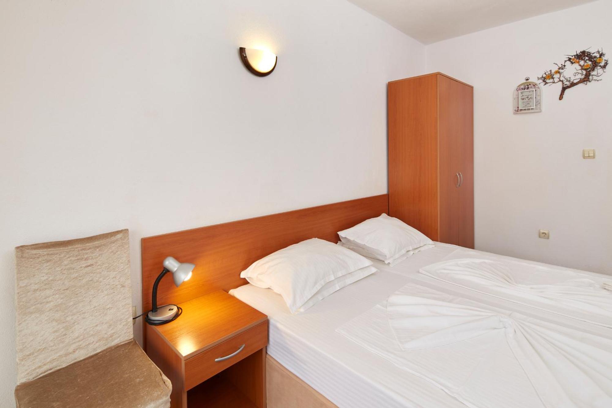 Nirvana Guest House Nesebar Bagian luar foto