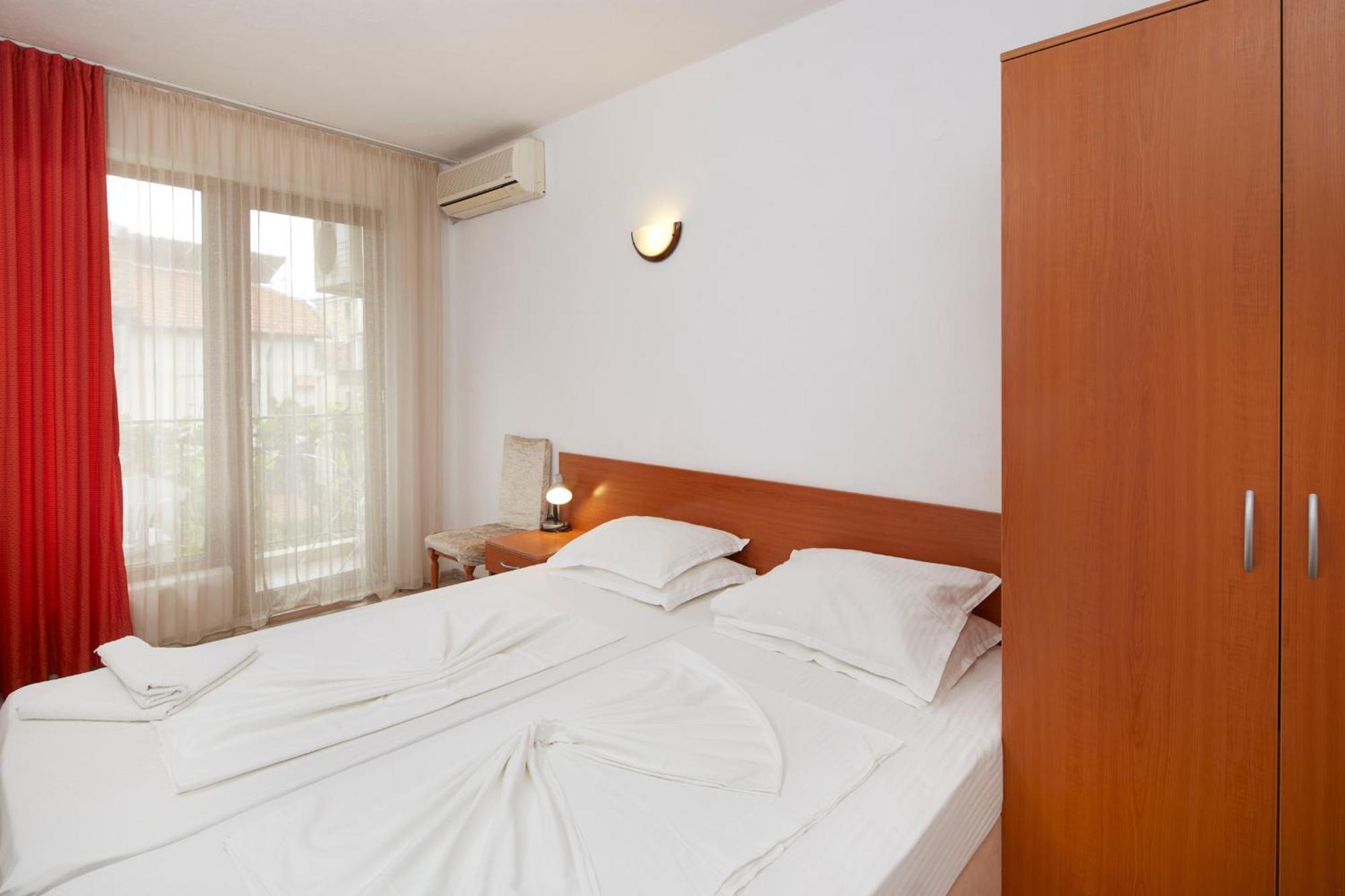 Nirvana Guest House Nesebar Bagian luar foto