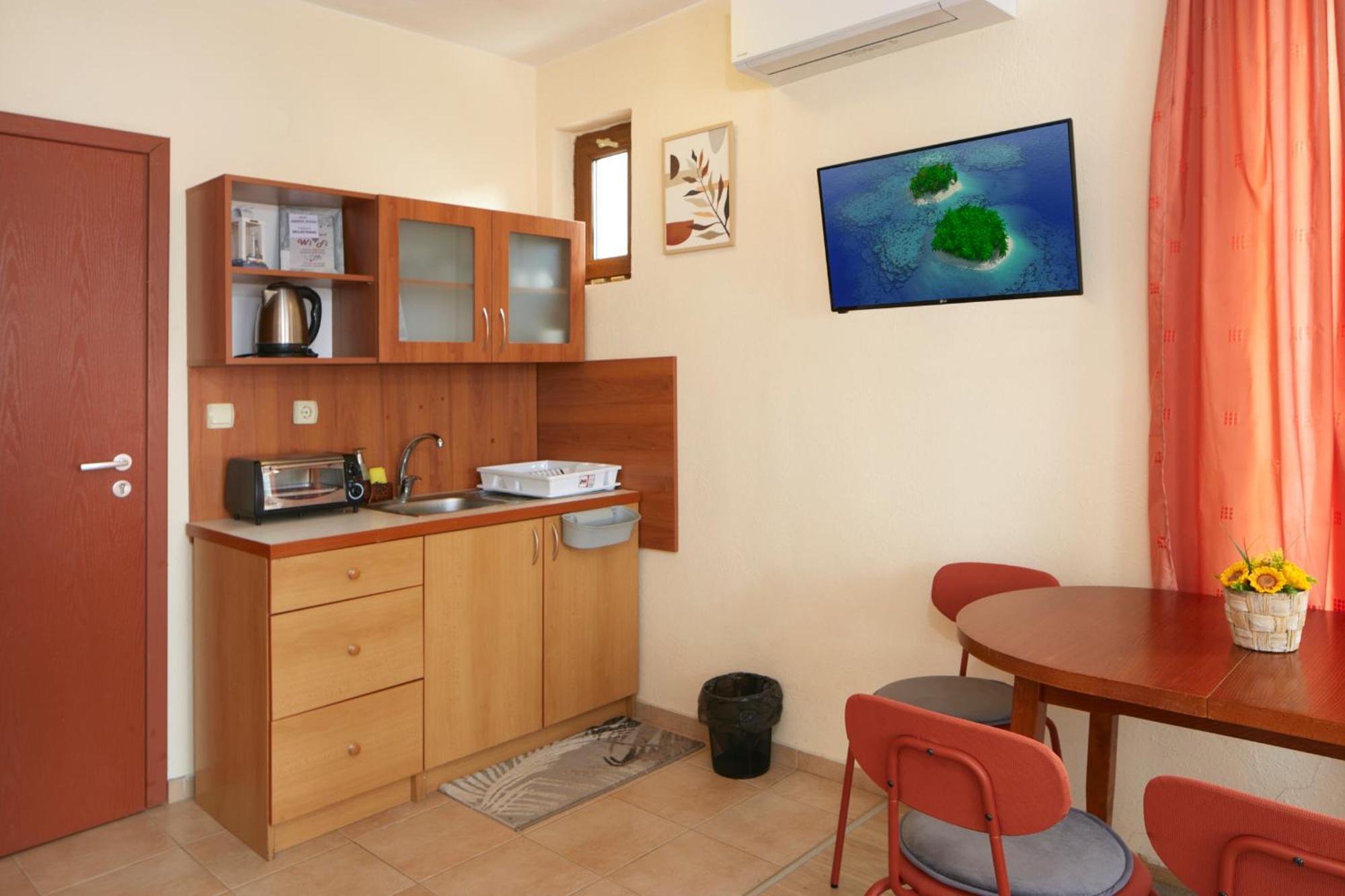 Nirvana Guest House Nesebar Bagian luar foto