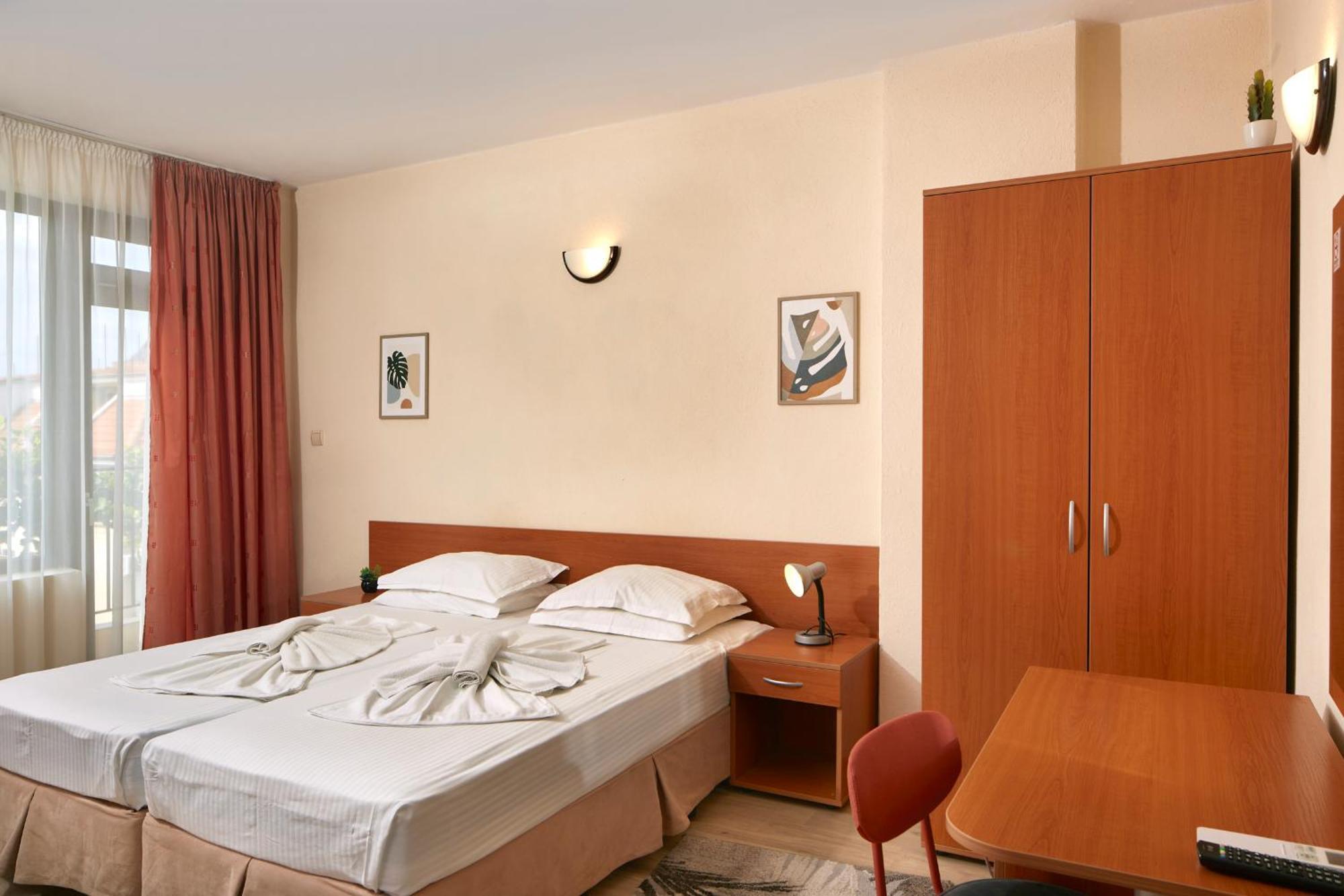 Nirvana Guest House Nesebar Bagian luar foto