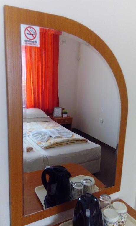 Nirvana Guest House Nesebar Bagian luar foto