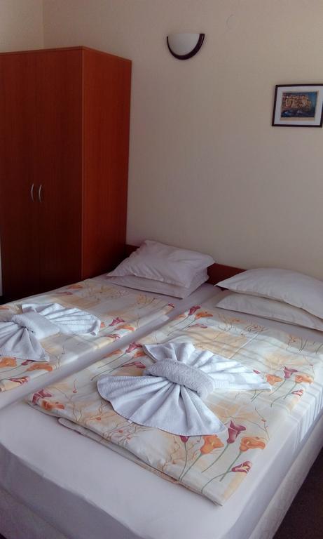 Nirvana Guest House Nesebar Bagian luar foto