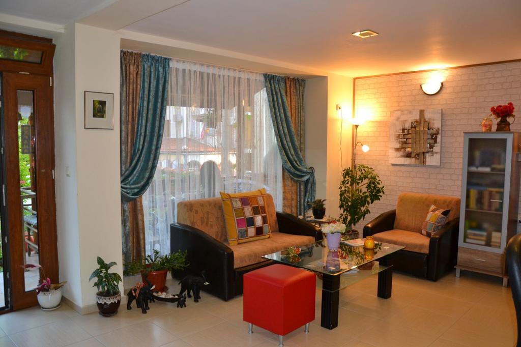 Nirvana Guest House Nesebar Bagian luar foto