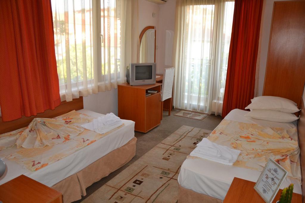 Nirvana Guest House Nesebar Bagian luar foto