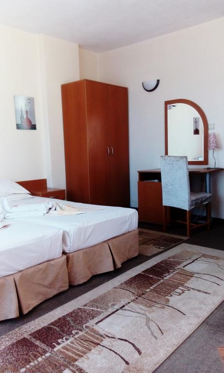 Nirvana Guest House Nesebar Bagian luar foto